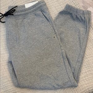 NWT-American Eagle Outfitters Light Gray Quilted Joggers..  Size Medium Mens